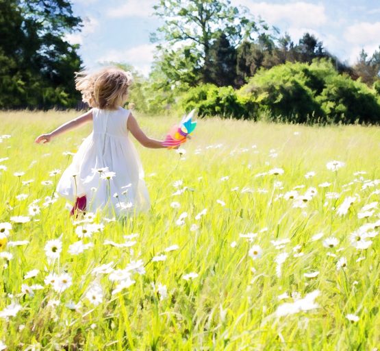 little-girl-running-795505